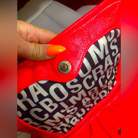 Fluorescent pink Marc by Marc Jacobs bag. - Picture 2 of 6